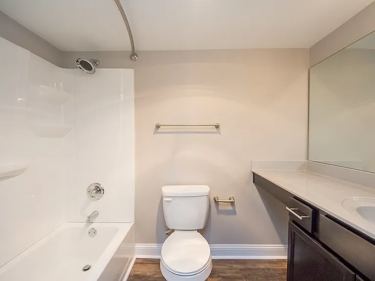 Park Plaza Apartments — Photo 18