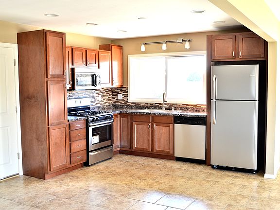 2nd image of 1732 Hoffman Dr NE