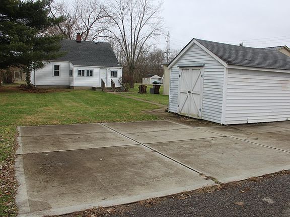 Rear yard with Shed and 4 off street parking