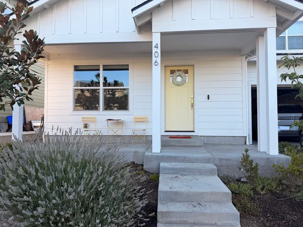 406 Creekside Way APT A, Talent, OR 97540