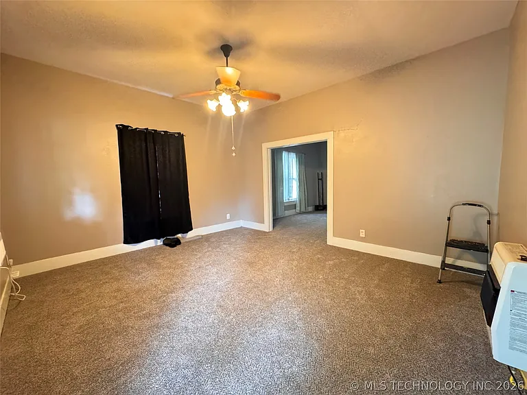 1524 W Maple St — Photo 8