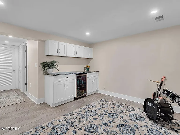 1600 Parkview Blvd — Photo 17