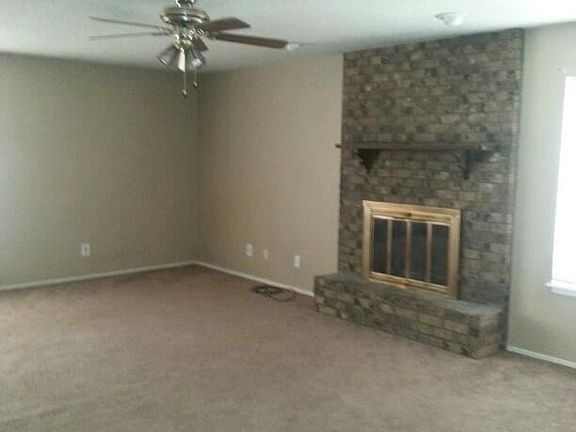 4th image of 2704 Park Dr
