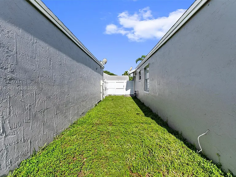 20841 SW 103rd Ct — Photo 20
