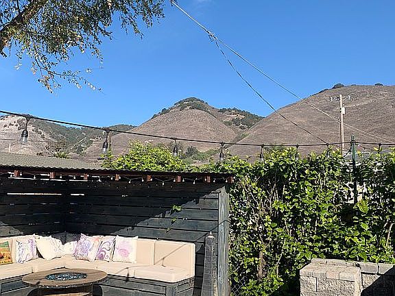 mountain views in front yard