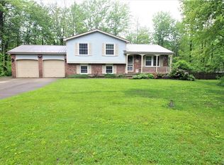 8376 Fernbrook Ct, Eden, NY 14057