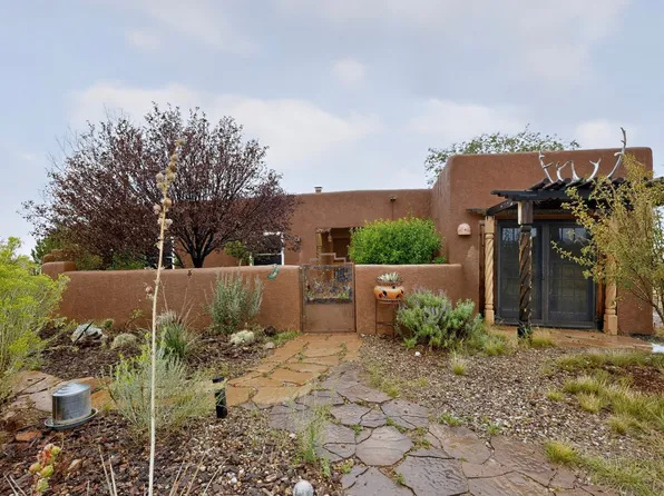 6 Enebro Pl, Santa Fe, NM 87508