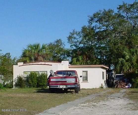 1st image of 118 W Avenue B
