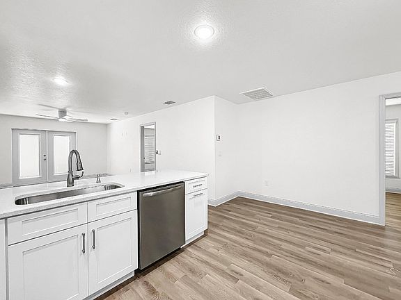 4th image of 4106 Lime Ave SE