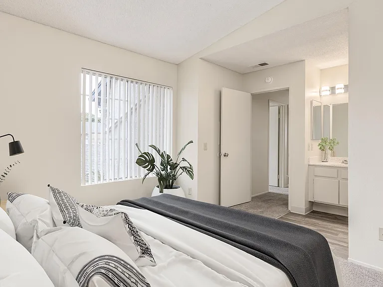 Boulevard Apartments — Photo 12
