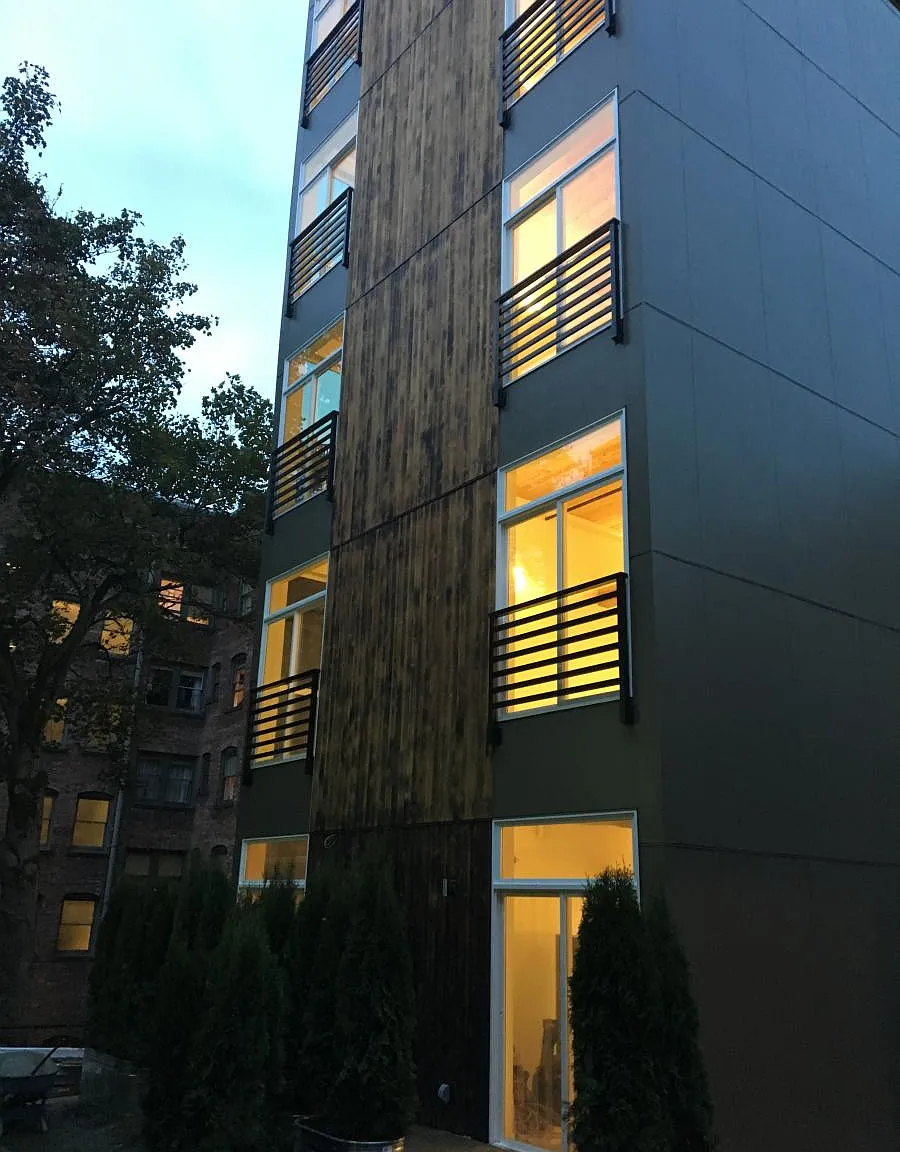 611 E Howell St — Photo 4