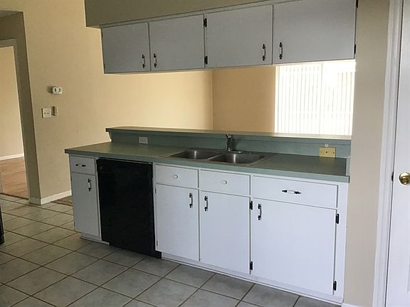 5th image of 224 Grovepark Dr