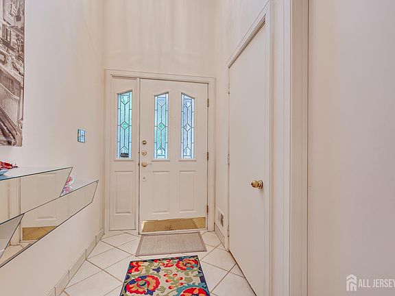 3rd image of 73 Chatsworth Ct