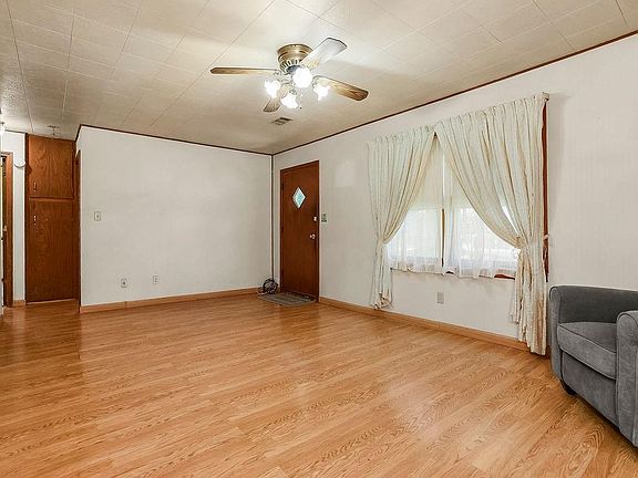 3rd image of 908 S Troost St