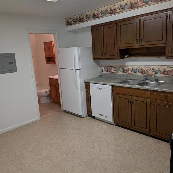 1820 Sunnyside Dr #8 — Photo 2