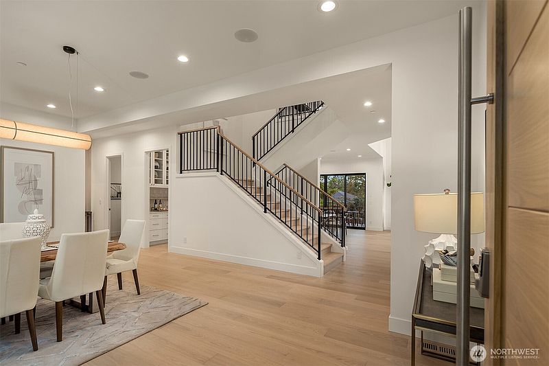 4th image of 16039 NE 3rd Street