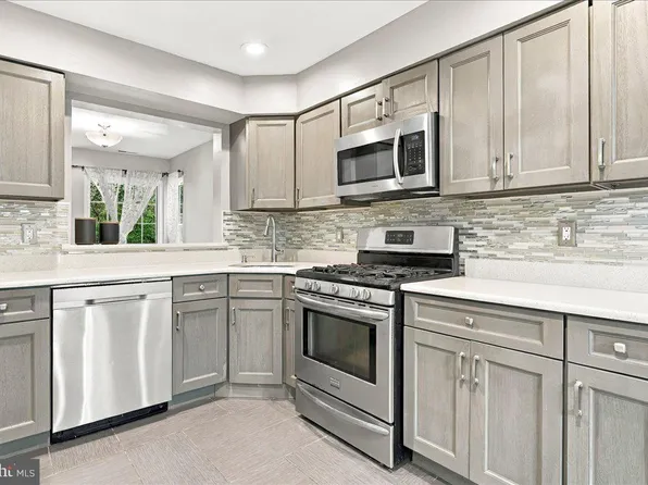 64 Winchester Dr, East Windsor, NJ 08520