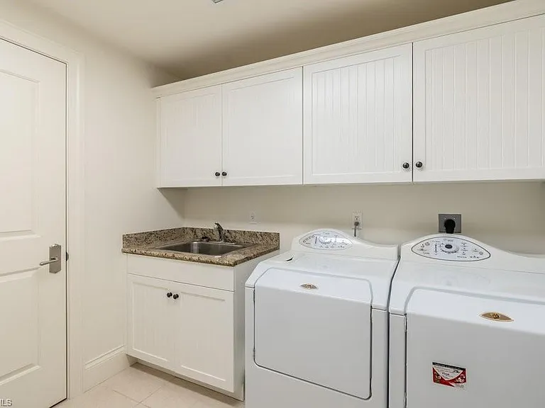 300 3rd Ave S #3 — Photo 21