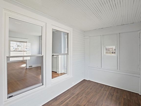2nd image of 434 Lexington Ave
