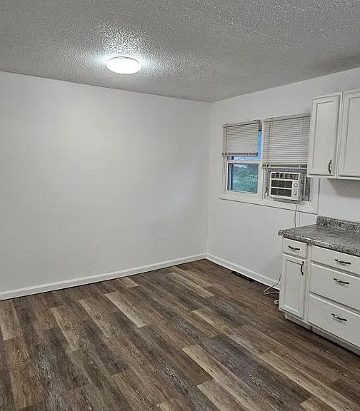 10716 Bennington Ave — Photo 9