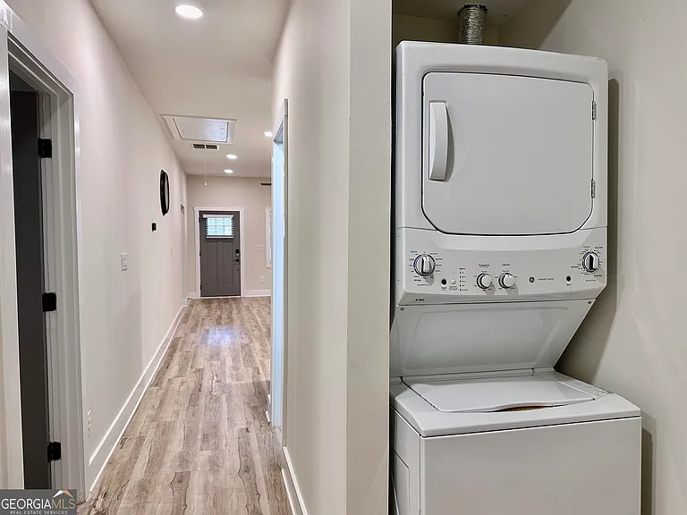 942 Parsons St SW — Photo 15
