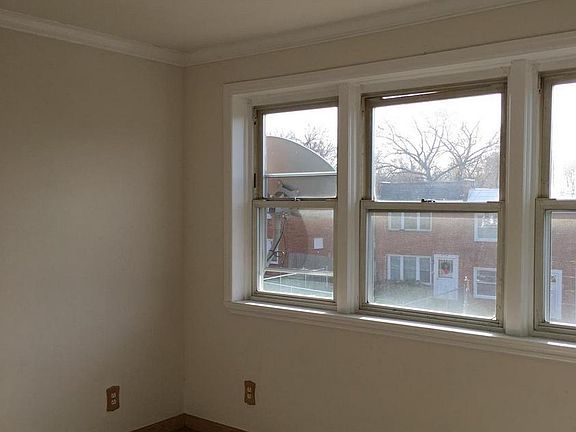 5th image of 2529 Southdene Ave