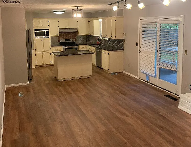2531 Linden Ave — Photo 5