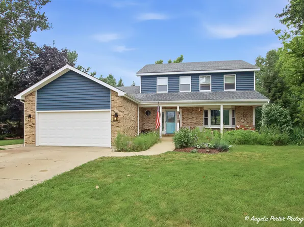 2808 Monterra Dr, Spring Grove, IL 60081