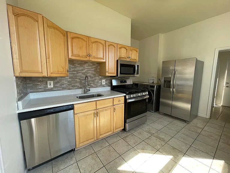 164 Kalos St — Photo 7