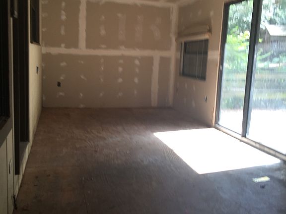 5th image of 818 NE 13th Ave