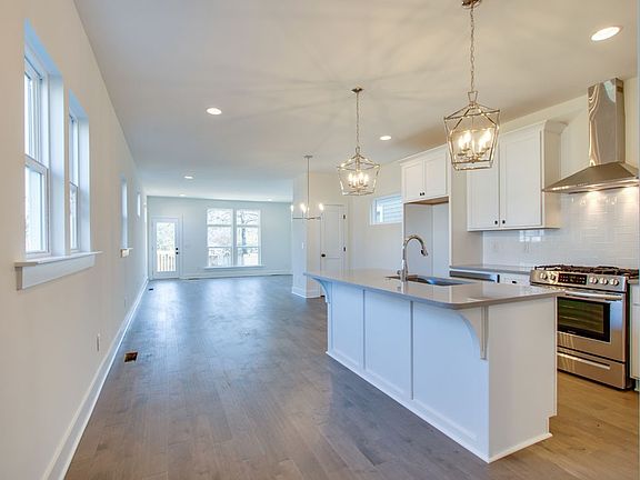 4th image of 2212 Sadler Ave