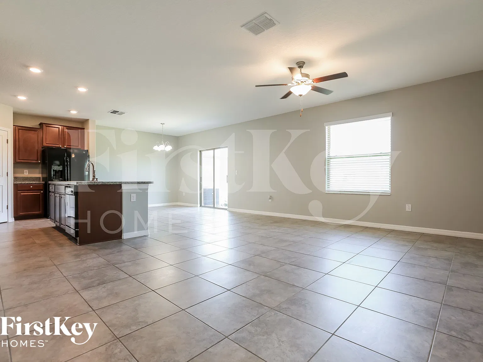 4 bed, 2.5 bath, 1914 sqft, $2,515 — Photo 2