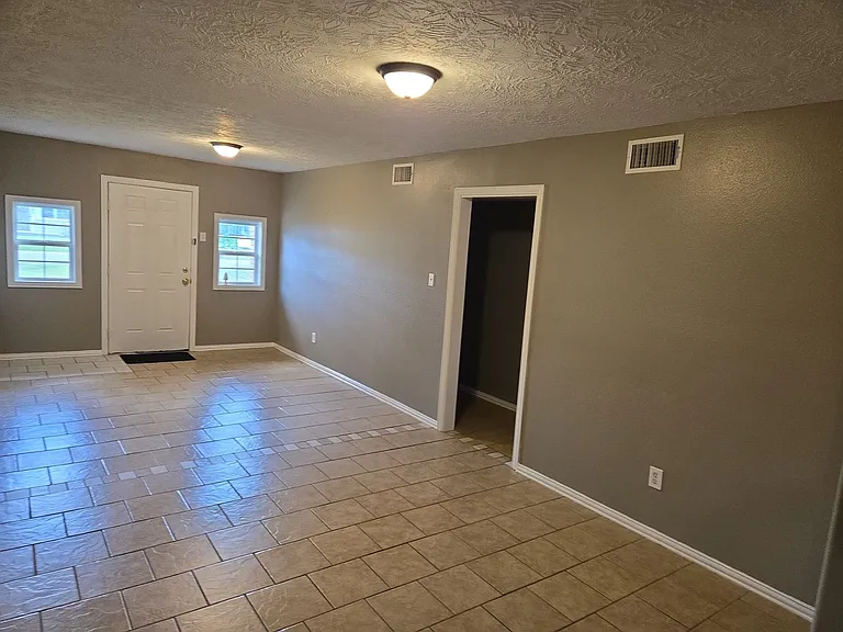 5140 Minnie Ave — Photo 2
