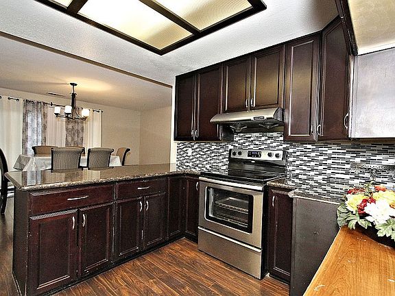 3rd image of 5304 N Reese Ave