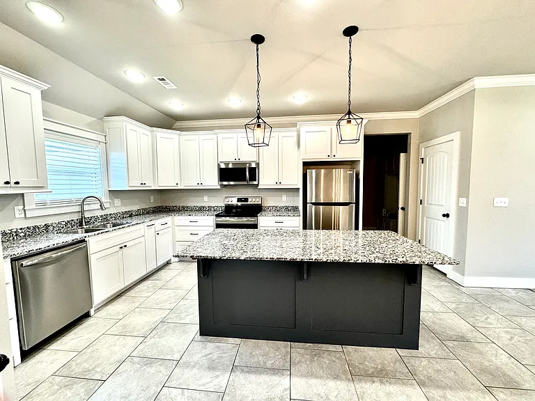 1903 E Hudson Dr — Photo 9