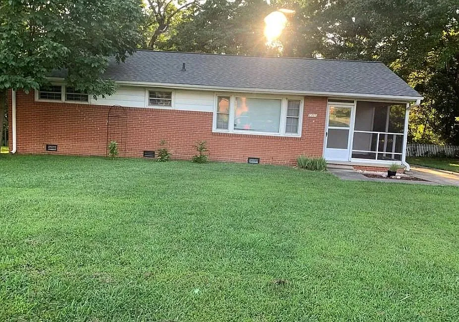 3 bed, 2002 sqft, $1,450 — Photo 3