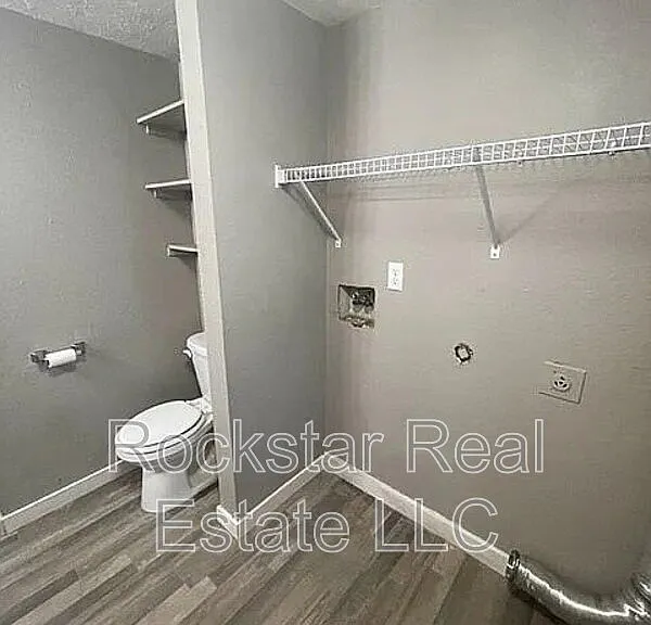 2213 N Perry St — Photo 8