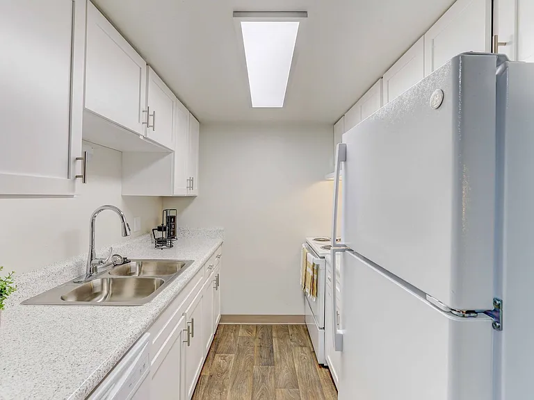 Summit View Village Apartments — Photo 26