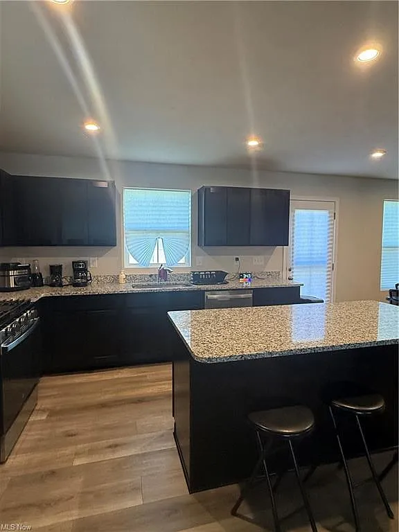 4 bed, 2.5 bath, 1900 sqft, $2,700 — Photo 3