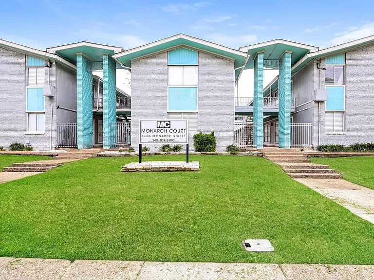 Monarch Court — Photo 1