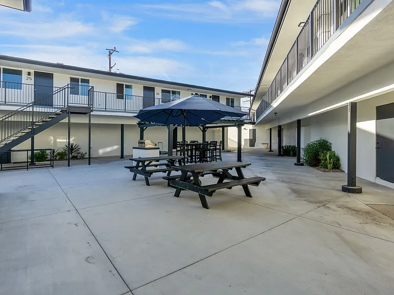 Torrance Gateway Apartments — Photo 24