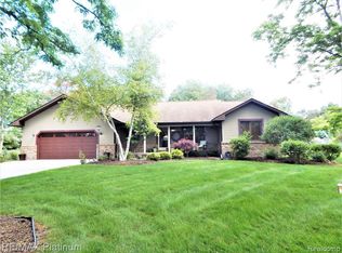 9073 Townley Rd, Fenton, MI 48430