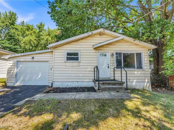 901 Jean Ave, Akron, OH 44310