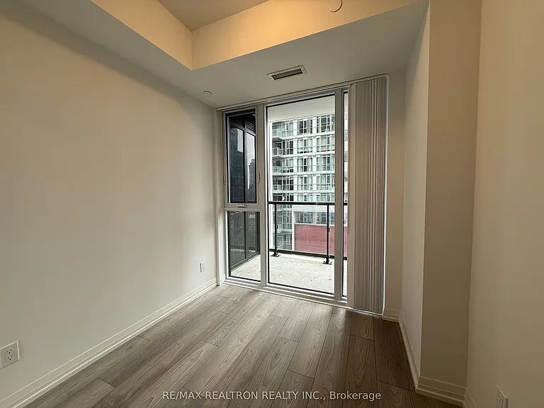 400 King St W #1917 — Photo 9