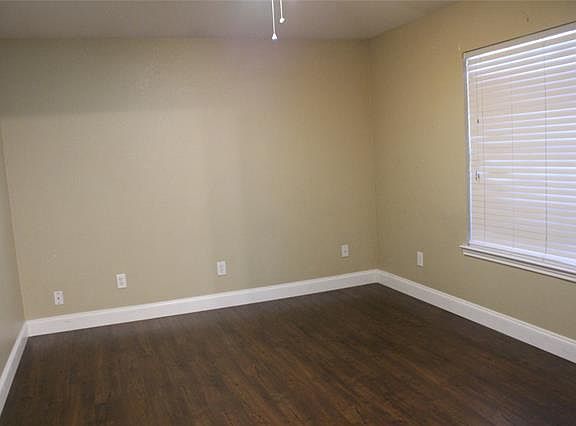 3rd image of 1412 Gordon Dr