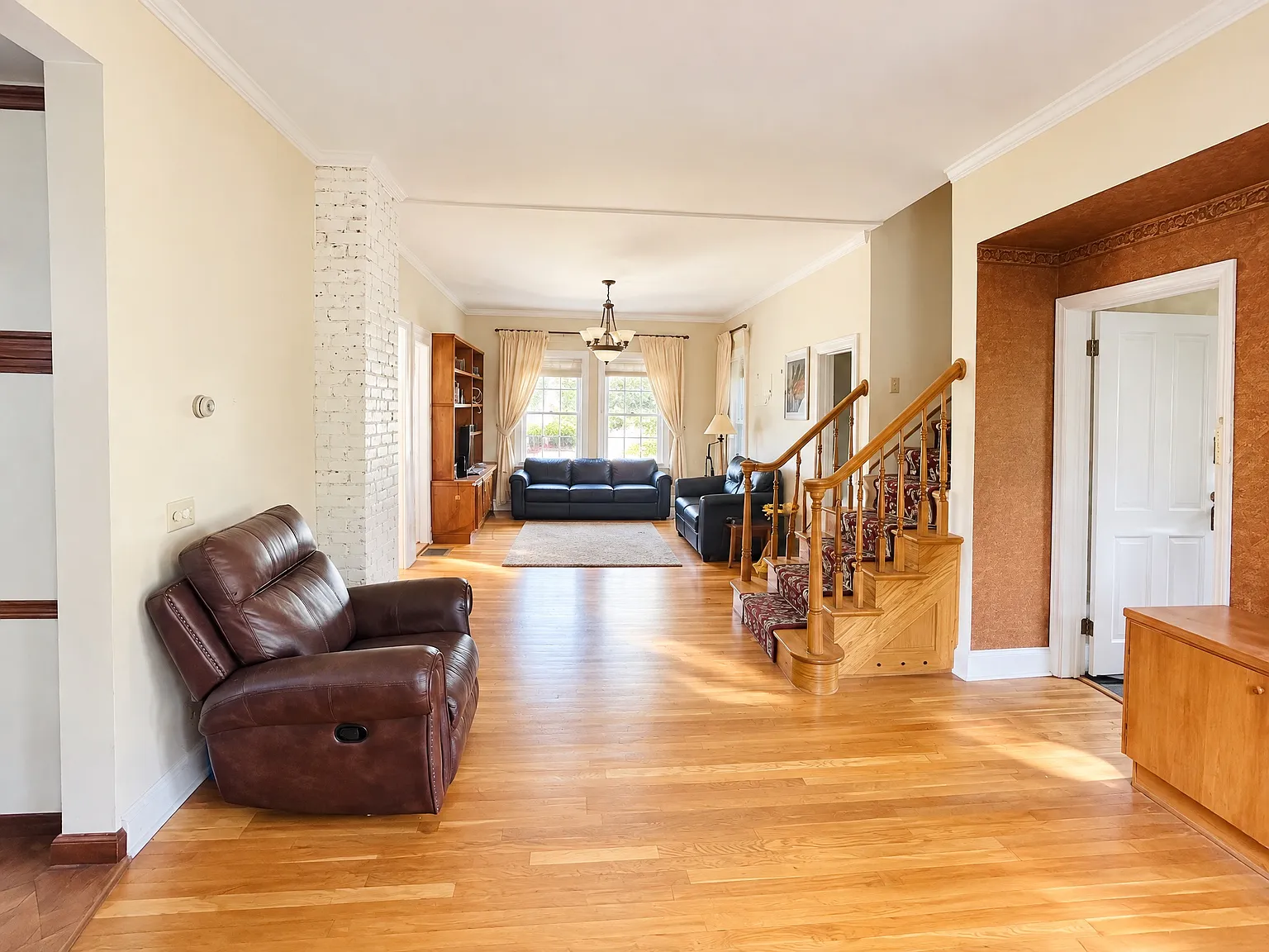 27 Oak St — Photo 3