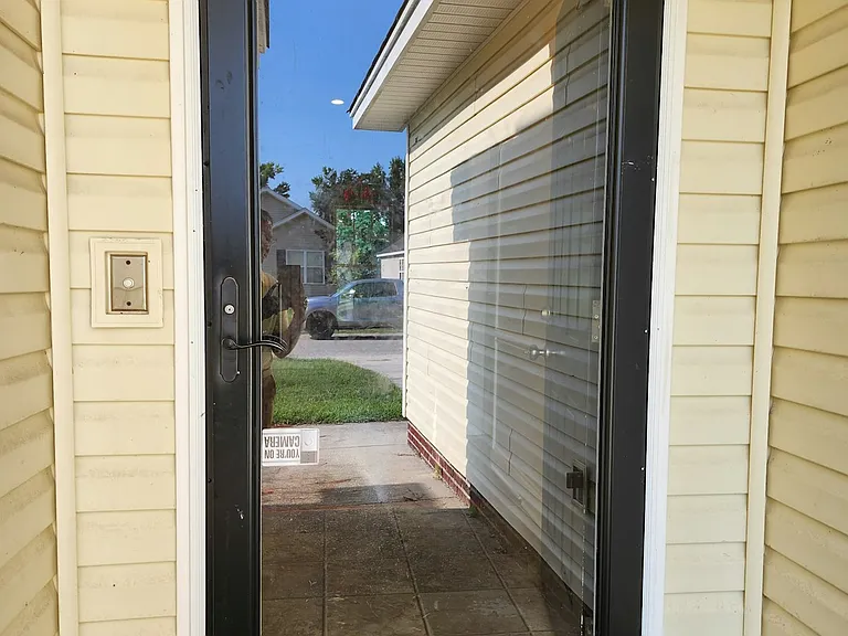 381 Rosemount Dr — Photo 2