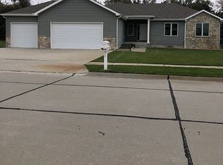 461 S Quail Landing Pl, Columbus, NE 68601