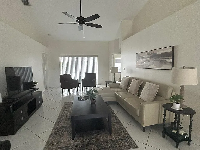 13810 Yarmouth Dr — Photo 5