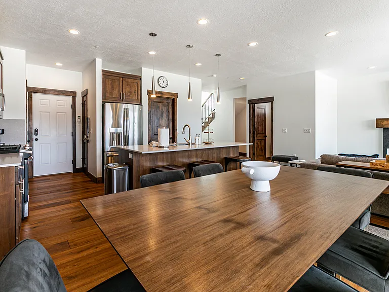 924 W Abigail Dr — Photo 7